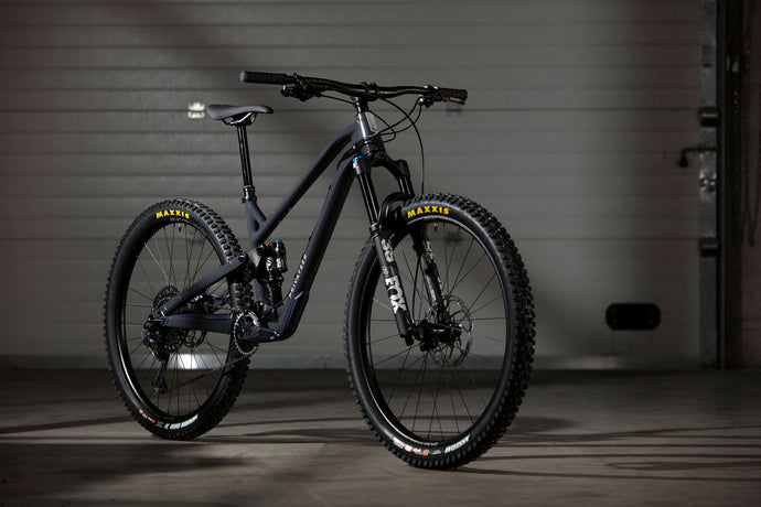 Privateer Gen 2 141 complete bike