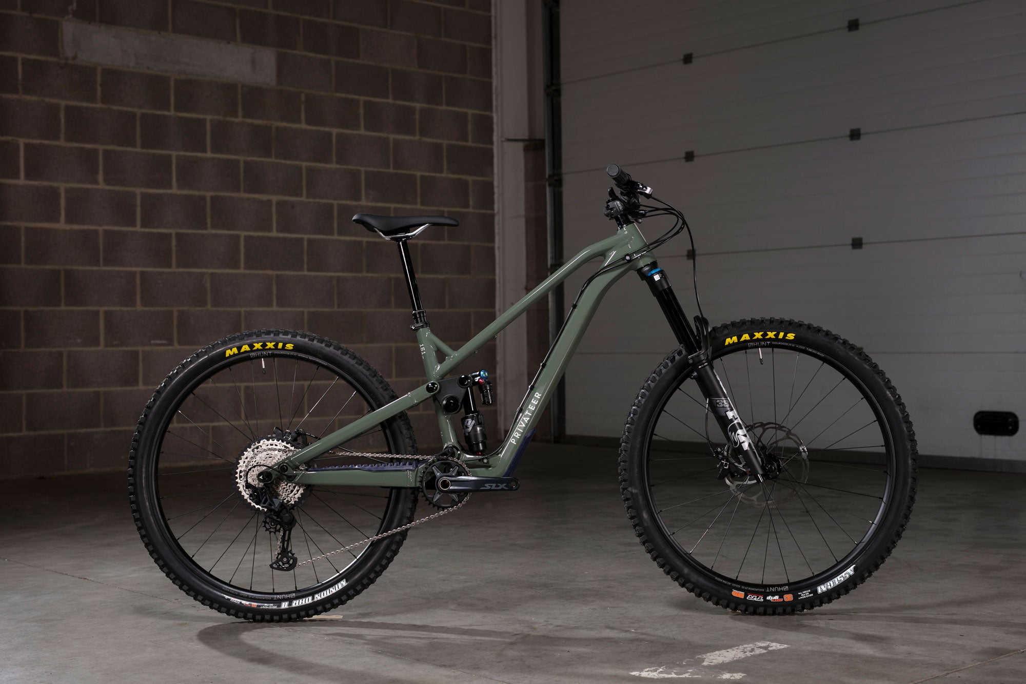 Privateer Gen 2 161 complete bike in green