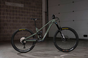 Privateer Gen 2 161 complete bike in green