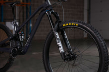 Load image into Gallery viewer, Privateer Gen 2 141 complete bike with HUNT Wheels